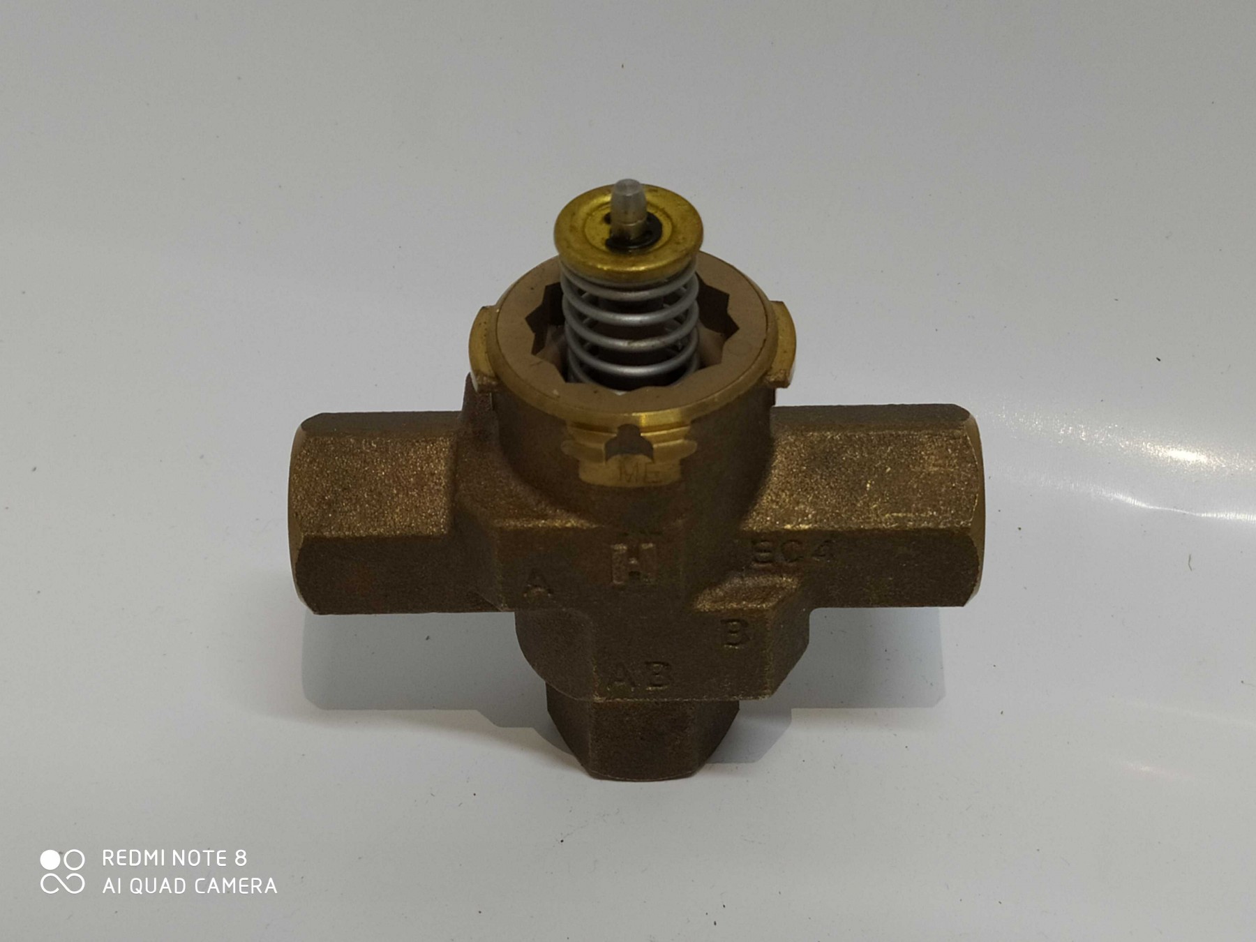 VALVULA DE AGUA HONEYWELL 1/2 POL 3 VIAS MACHO