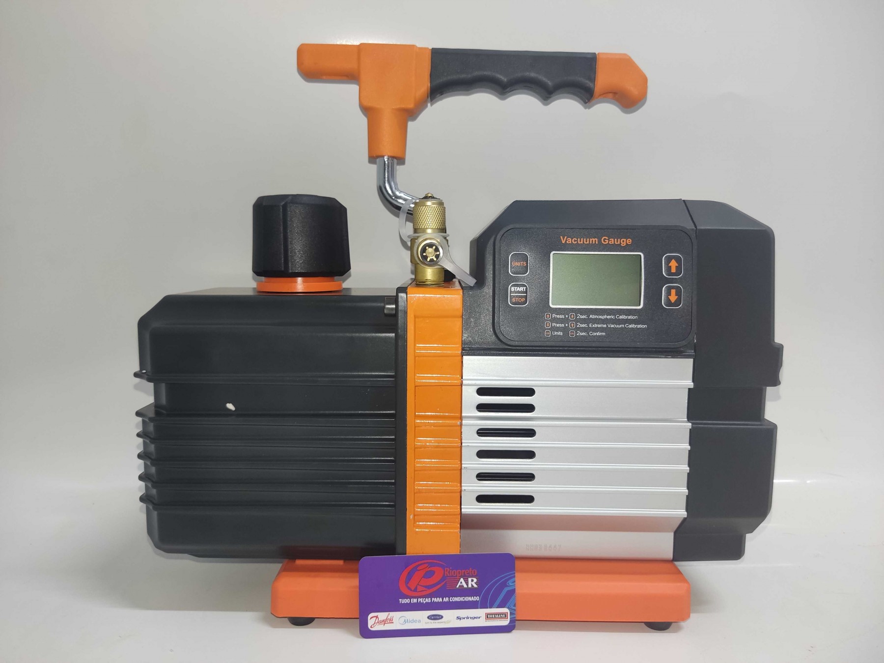 BOMBA DE VACUO 10CFM SURYHA C/ VACUOMETRO DIG.