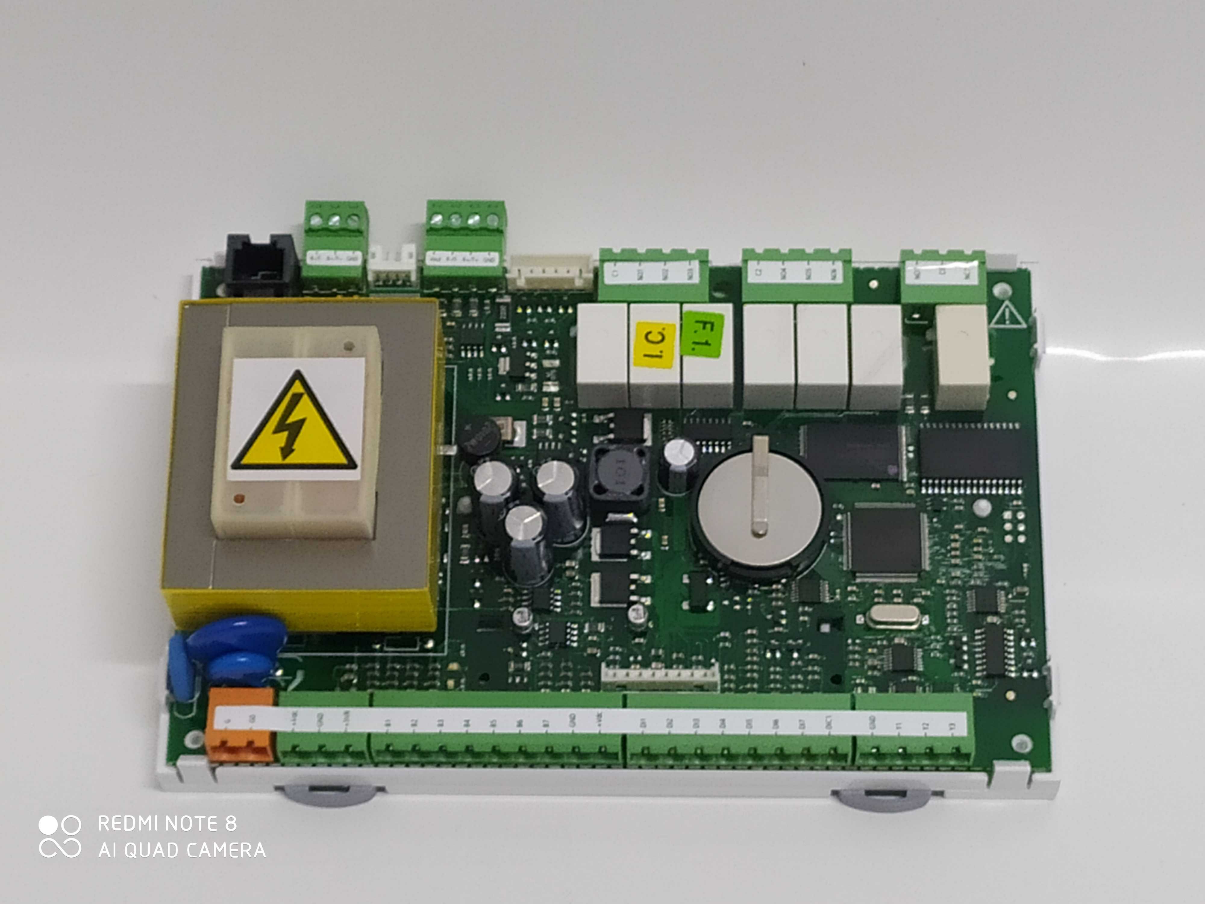 CONJUNTO CONTROLADOR COM PROGRAMA CHILLERS LS CAREL 08789F HT-M 94V-0E318580