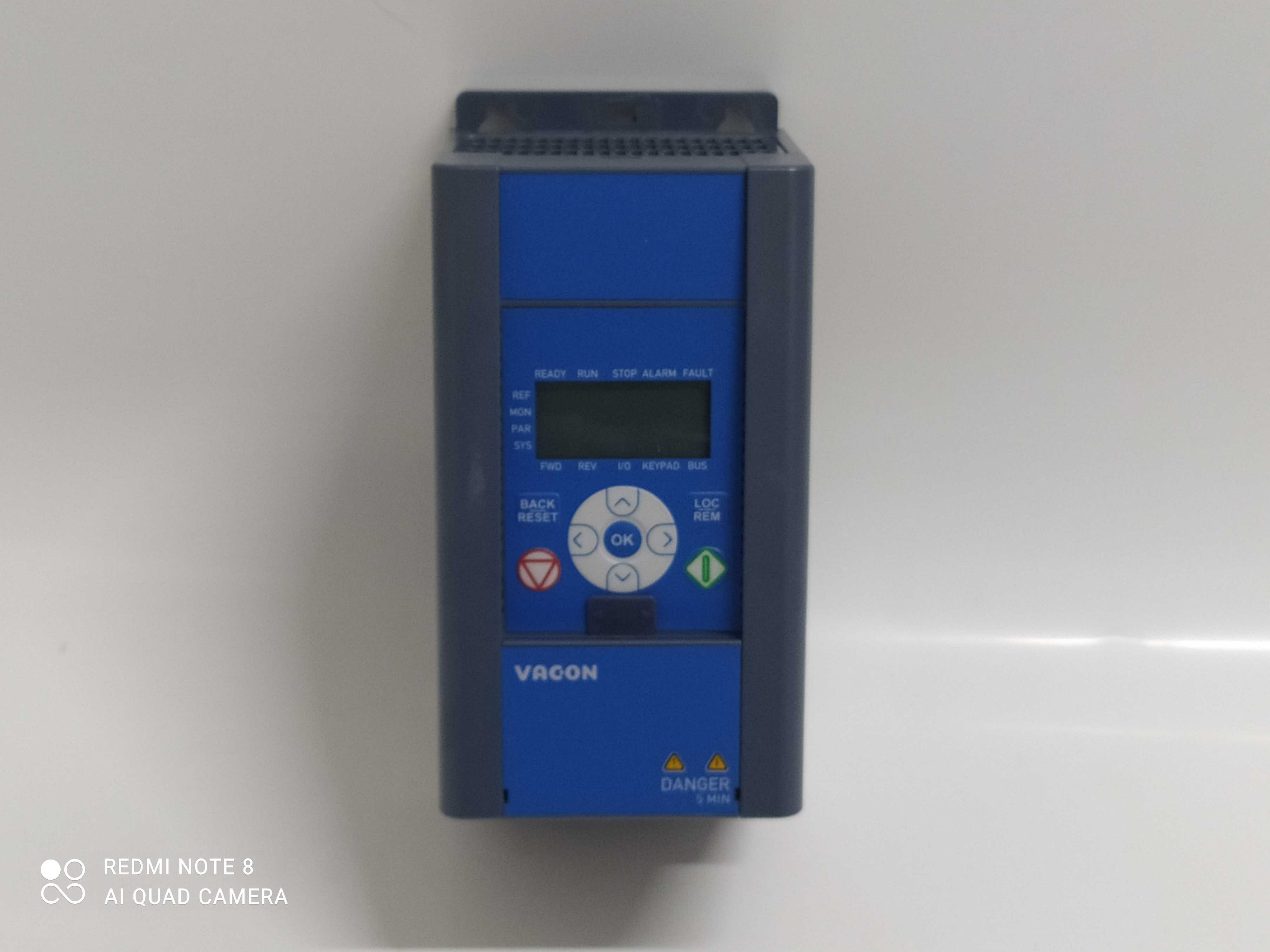CONVERSOR DE FREQUENCIA 1.1KW:400V 1.5HP:480V VACON0020-3L-0004-4+DBLR+LS60
