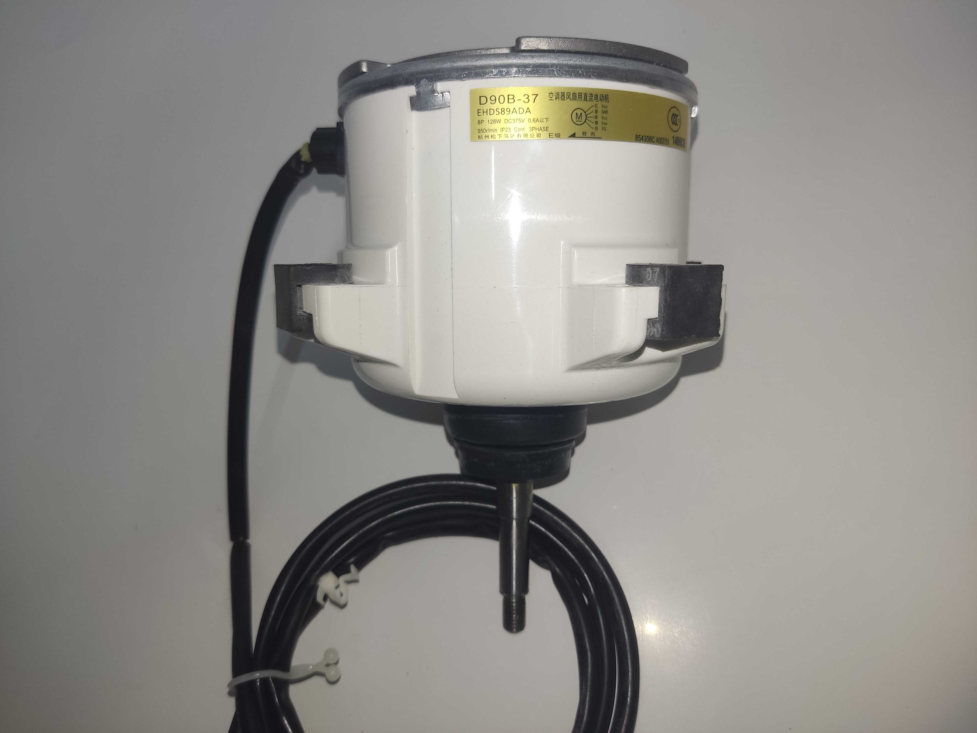 M V DAIKIN COND FTH12P5VL 
